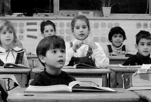 autogestione_a_scuola_-_bambini_in_classe_imagelarge