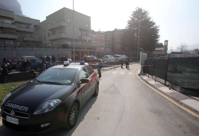 Carabinieri sul luogo del delitto a Lecco