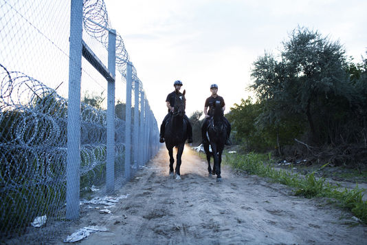 Ungheria chiude la frontiera ai migranti