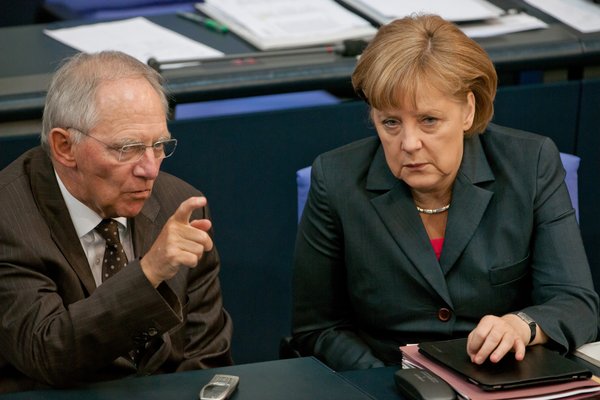 Il ministro Schaeuble attacca la Merkel sui migranti