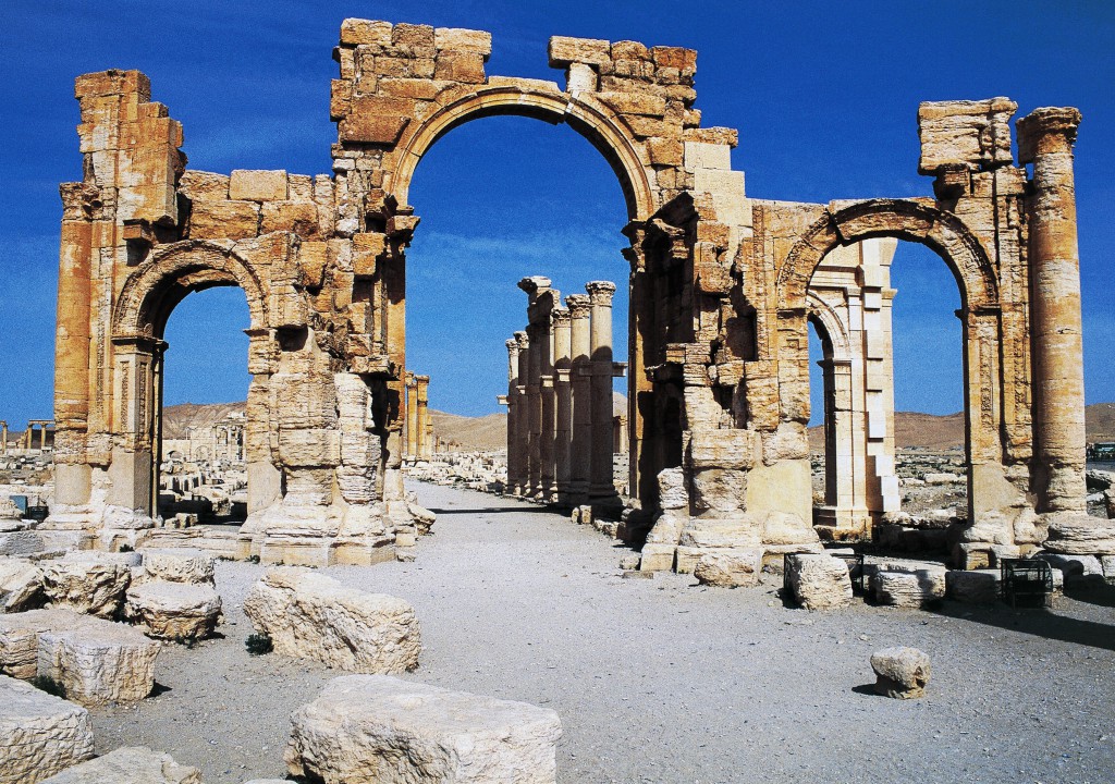 Isis distrugge arco di trionfo di Palmira