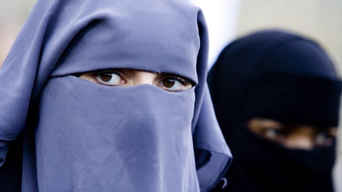 In Lombardia sarà vietato entrare in ospedale con niqab e burqa