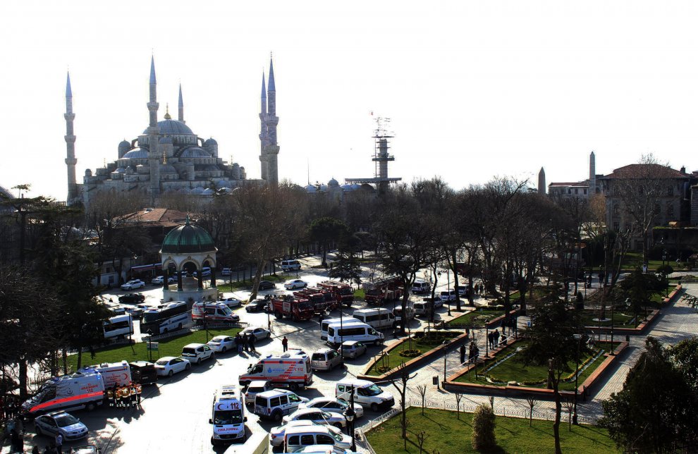Istanbul, esplosione nel cuore della città ad opera di un kamikaze