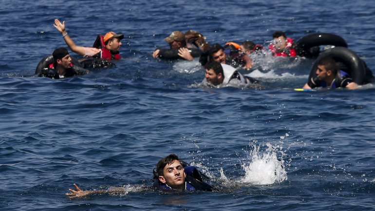 Migranti naufragano nel mar Egeo
