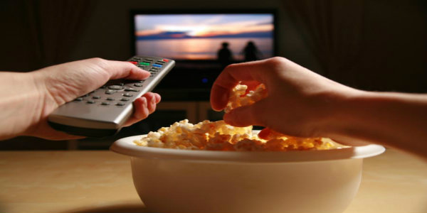 Studio dimostra che mangiare con la tv spenta aiuta a dimagrire