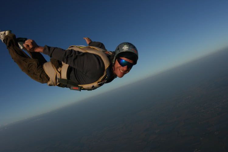 Come salvarsi cadendo da un aereo senza paracadute