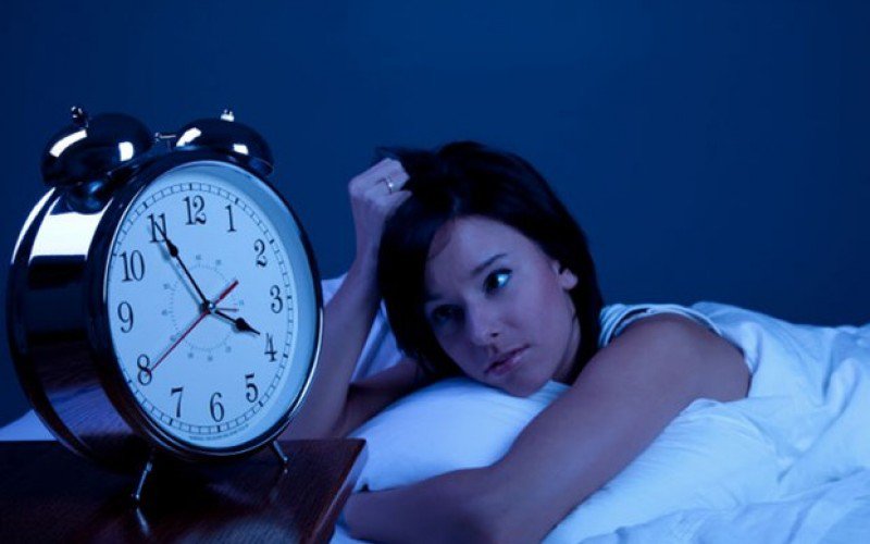 Andare a dormire tardi favorisce l'aumento di peso