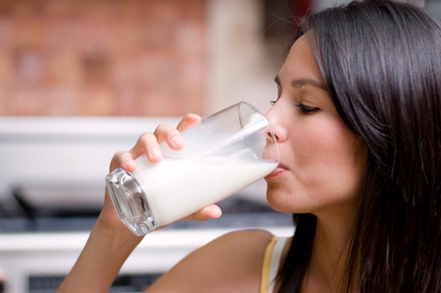 Bere più di 3 bicchieri al giorno di latte fa male, ecco perchè