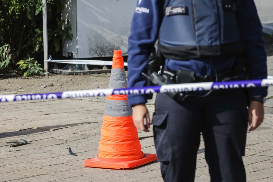 Belgio, 43enne ferisce agenti di polizia con coltello