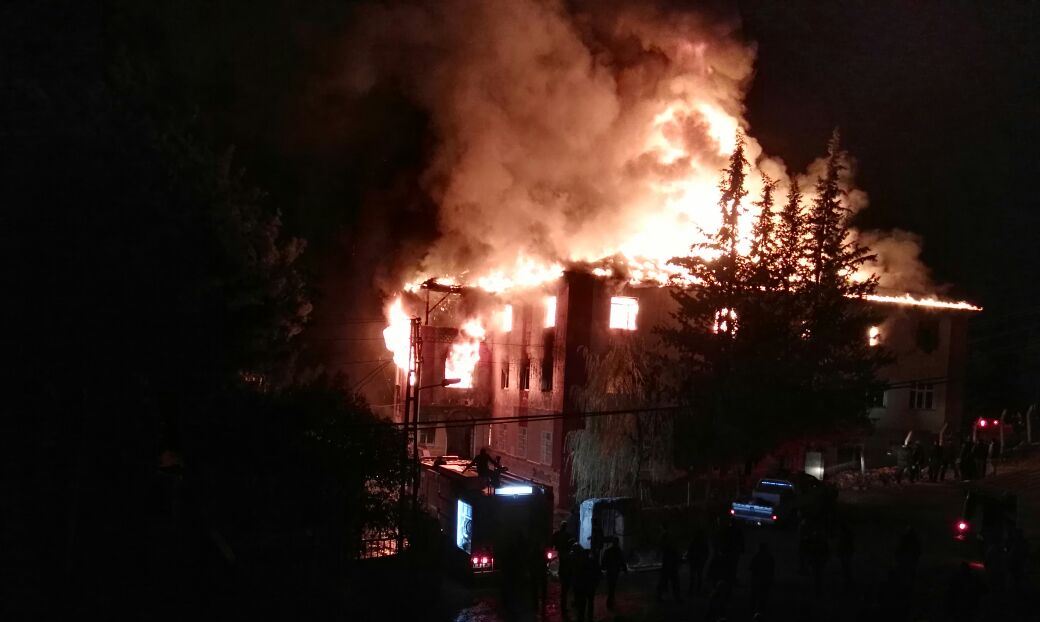 Turchia, violento incendio scoppia in un dormitorio di studentesse
