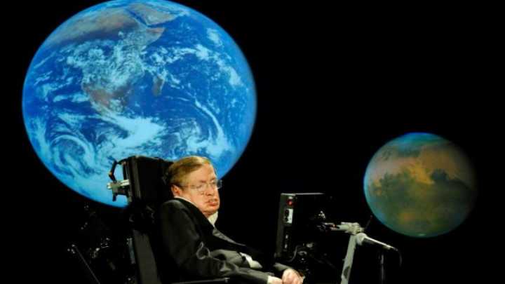 "L'umanità rischia l'estizione", ecco la teoria di Stephen Hawking