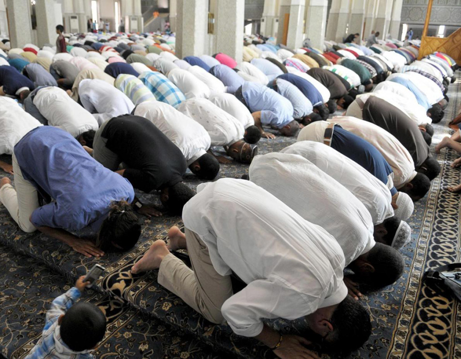 Attacco terroristico in una moschea: 6 vittime
